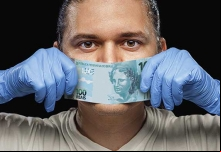 DESVIO DE VERBAS PARA COMBATE À PANDEMIA FICOU EVIDENTE